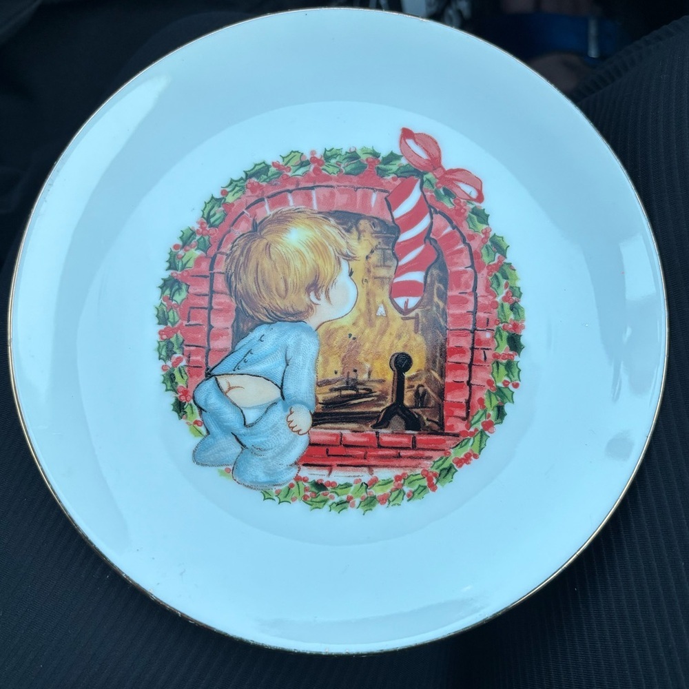 Vintage 1982 Jasco Fine Porcelain Christmas Display Plate 22K Gold Edged